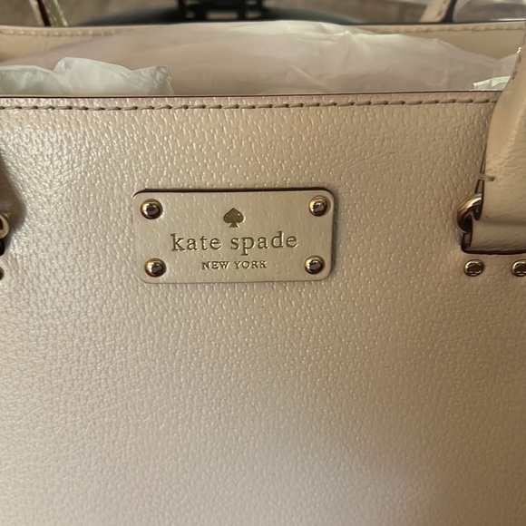 Kate Spade Wellesley Quinn Medium
Ivory Tote - Picture 3 of 5